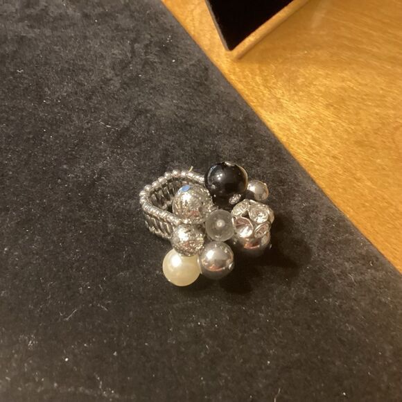 Adjustable Silvertone and Beads Ring - Picture 3 of 5